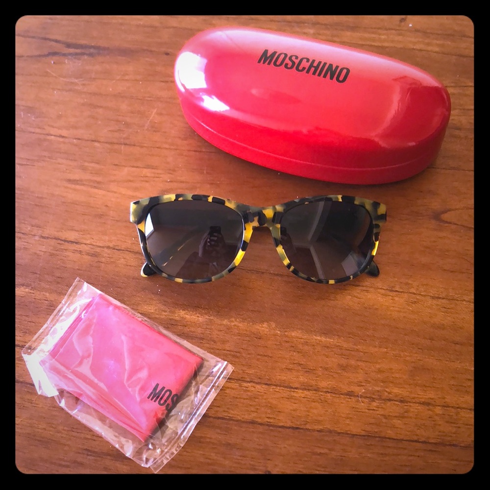 NWOT Tortoise shell Moschino sunglasses
